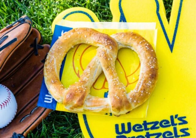 national-pretzel-day-freebies--deals-1