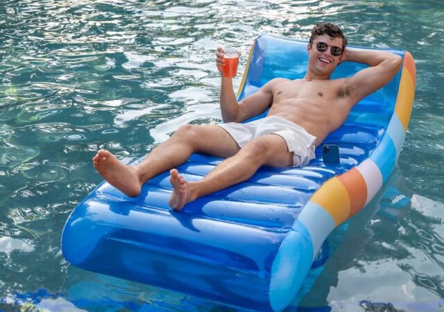 macys-pool-floats