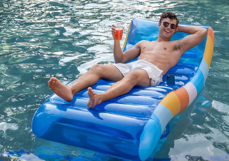 macys-pool-floats