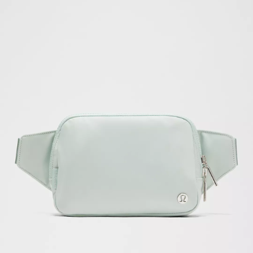 lululemon-everywhere-belt-bags-4