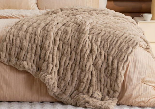 amazon-throw-blankets-on-sale-3